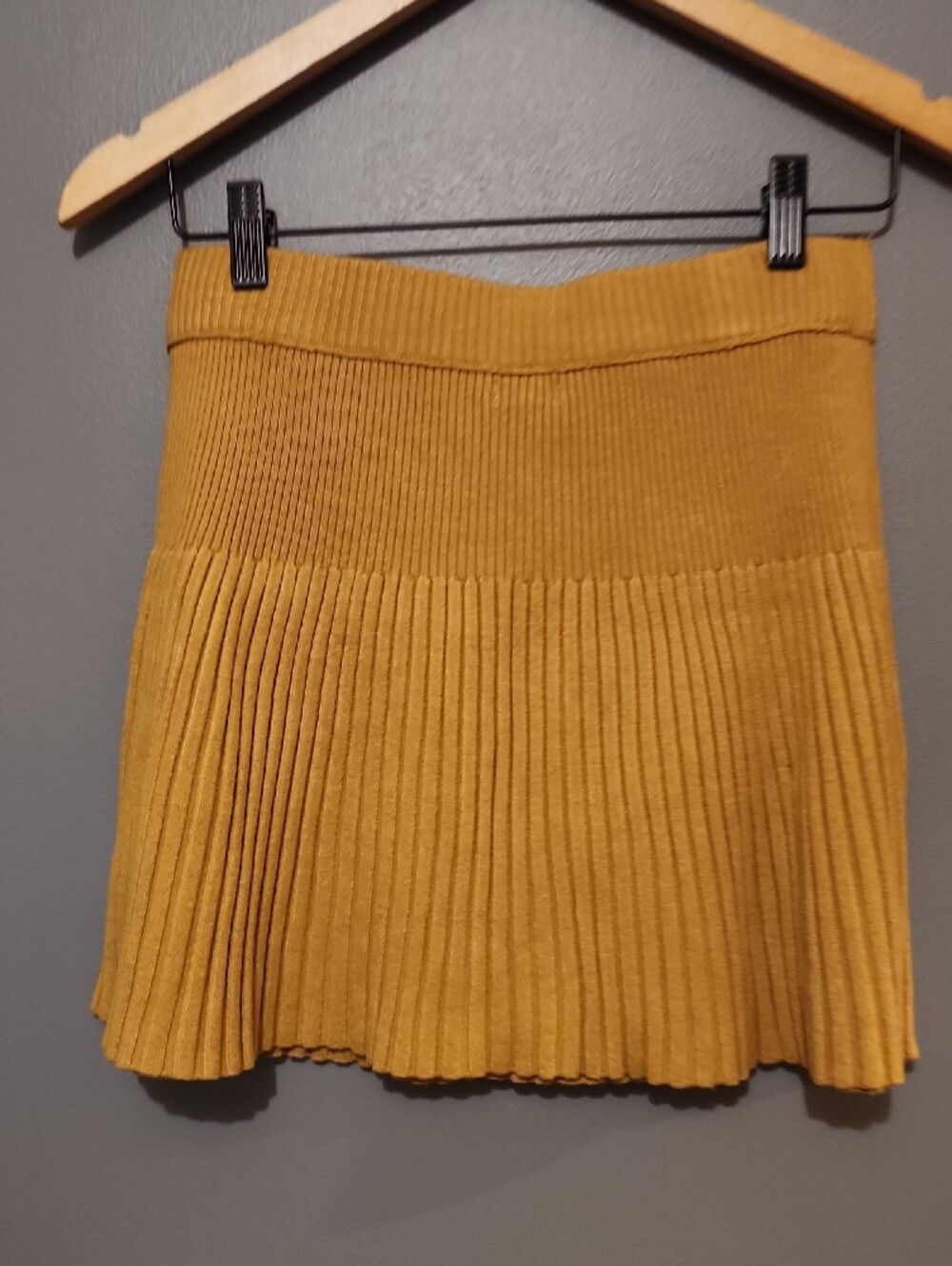aerie Ribbed Pleated Skirt, Golden Yellow, Size Small - Picture 4 of 7